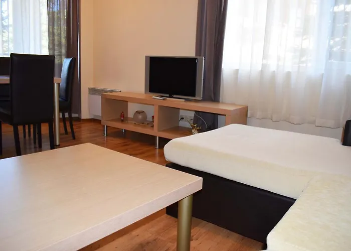 Apartment Detelina *